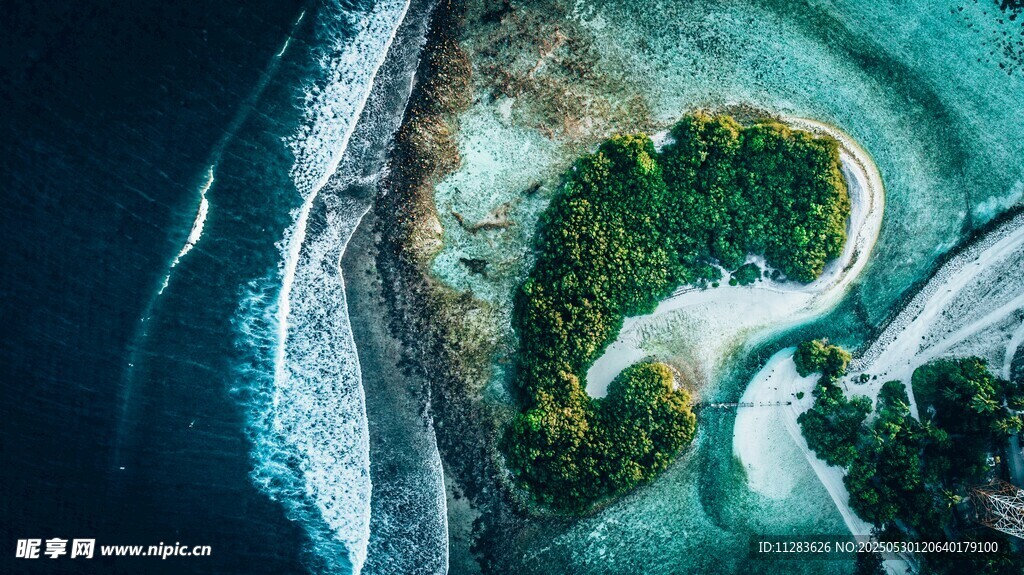 美丽心形海岛俯瞰景观