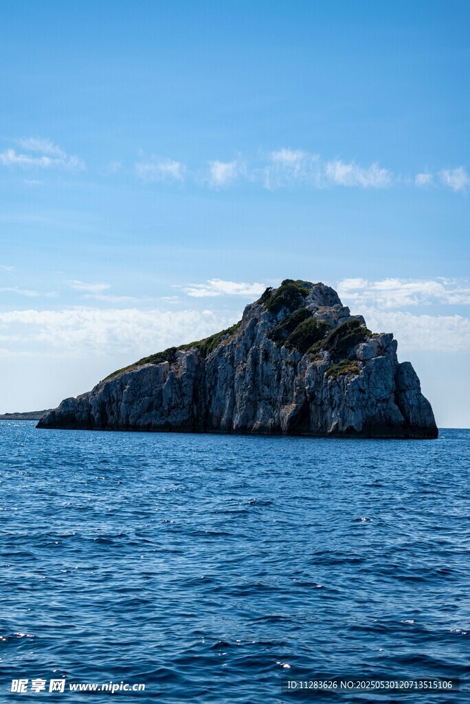 海中孤岩