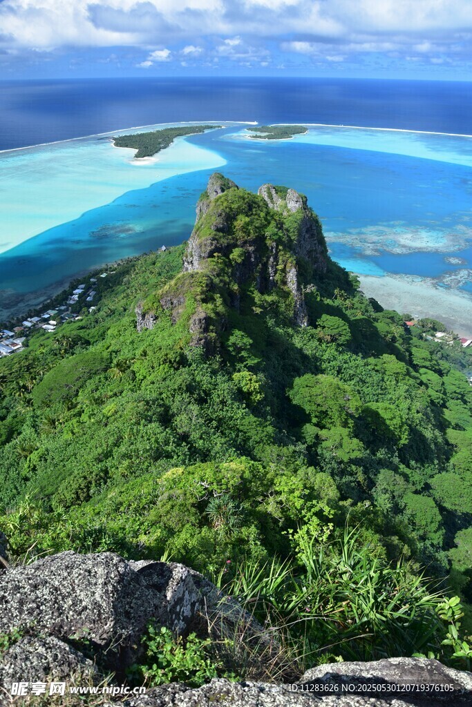 海岛青山美景俯瞰图