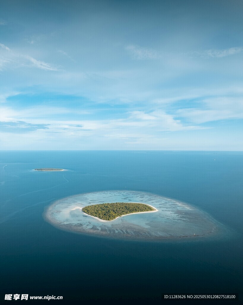 海上孤岛美景