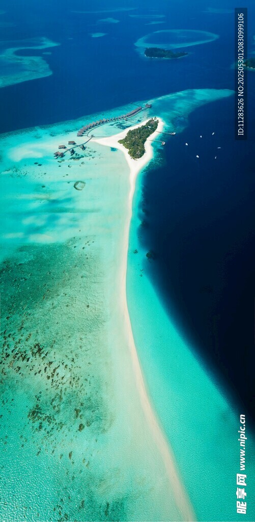 美丽海岛浅蓝海域景观