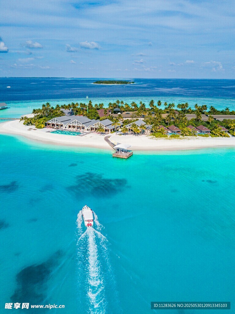 碧海蓝天下的海岛快艇之旅