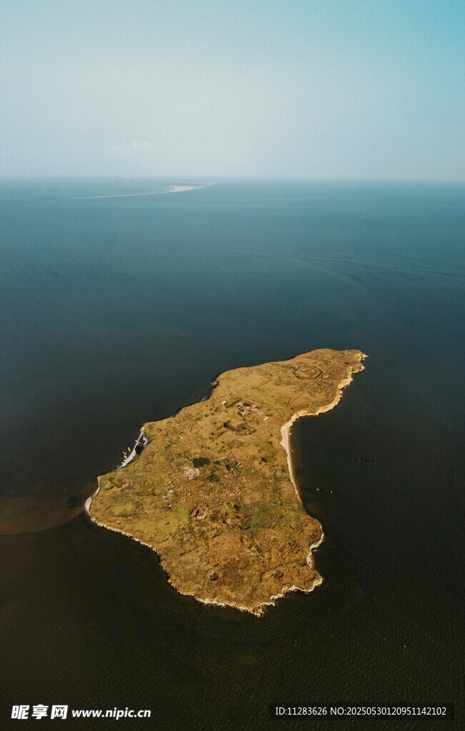 海中孤岛俯瞰图