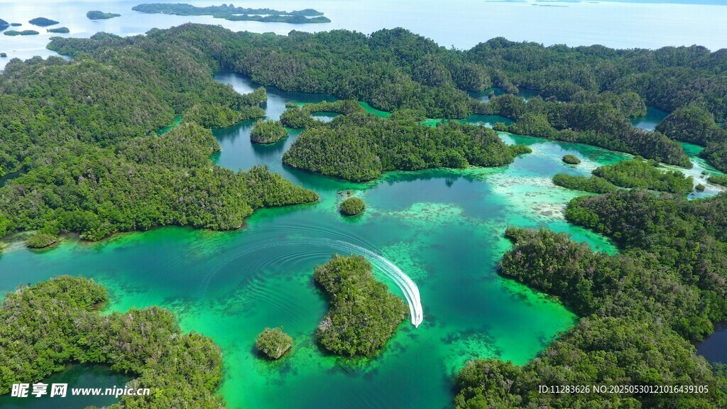 梦幻般的海岛绿水景观