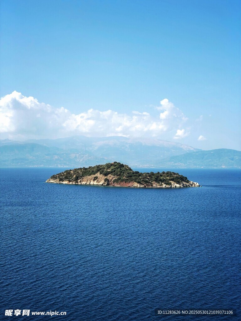 海上孤岛美景