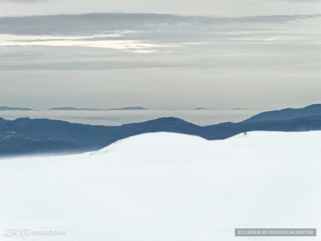 雪山远景