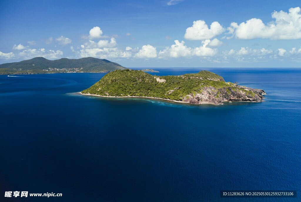 海上孤岛美景
