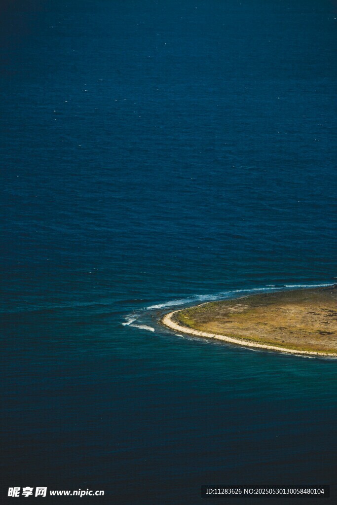 海上孤岛美景
