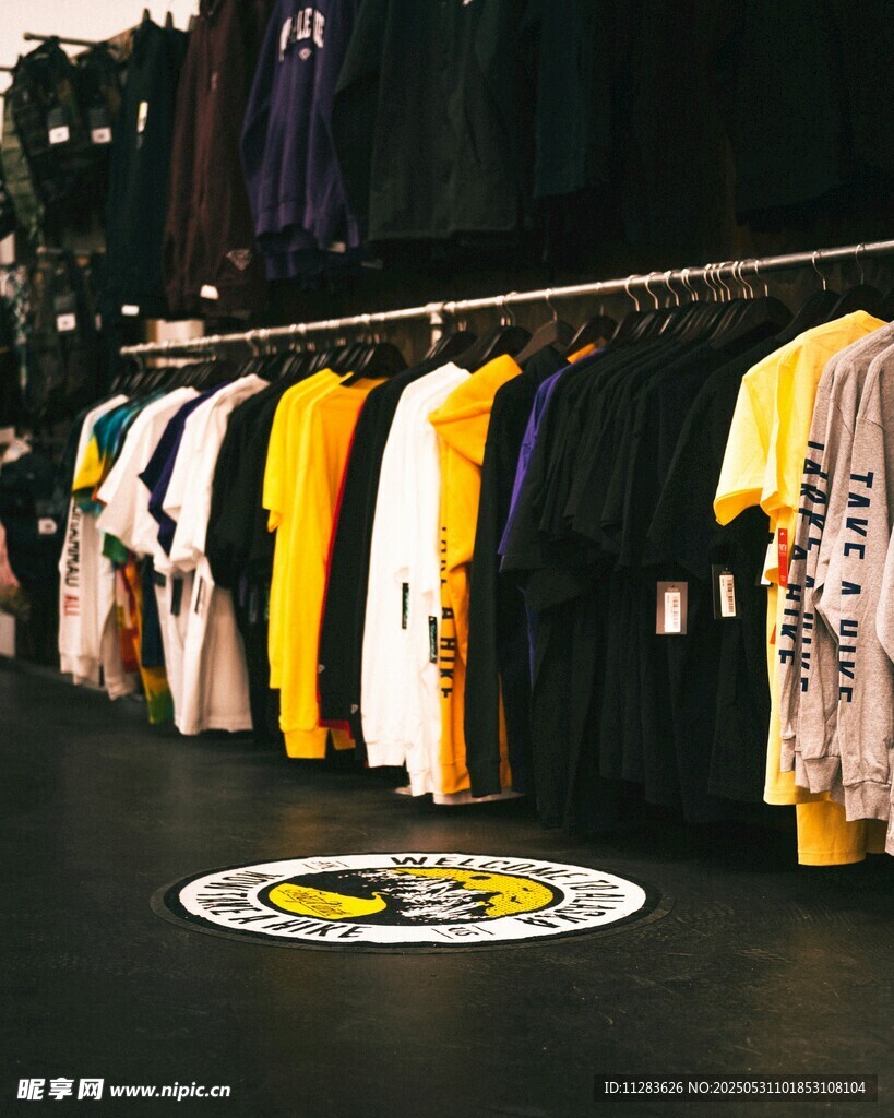 多彩服饰陈列展示