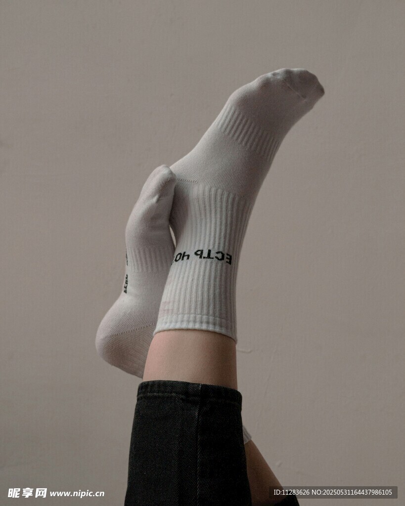 简约风女士白色时尚袜子
