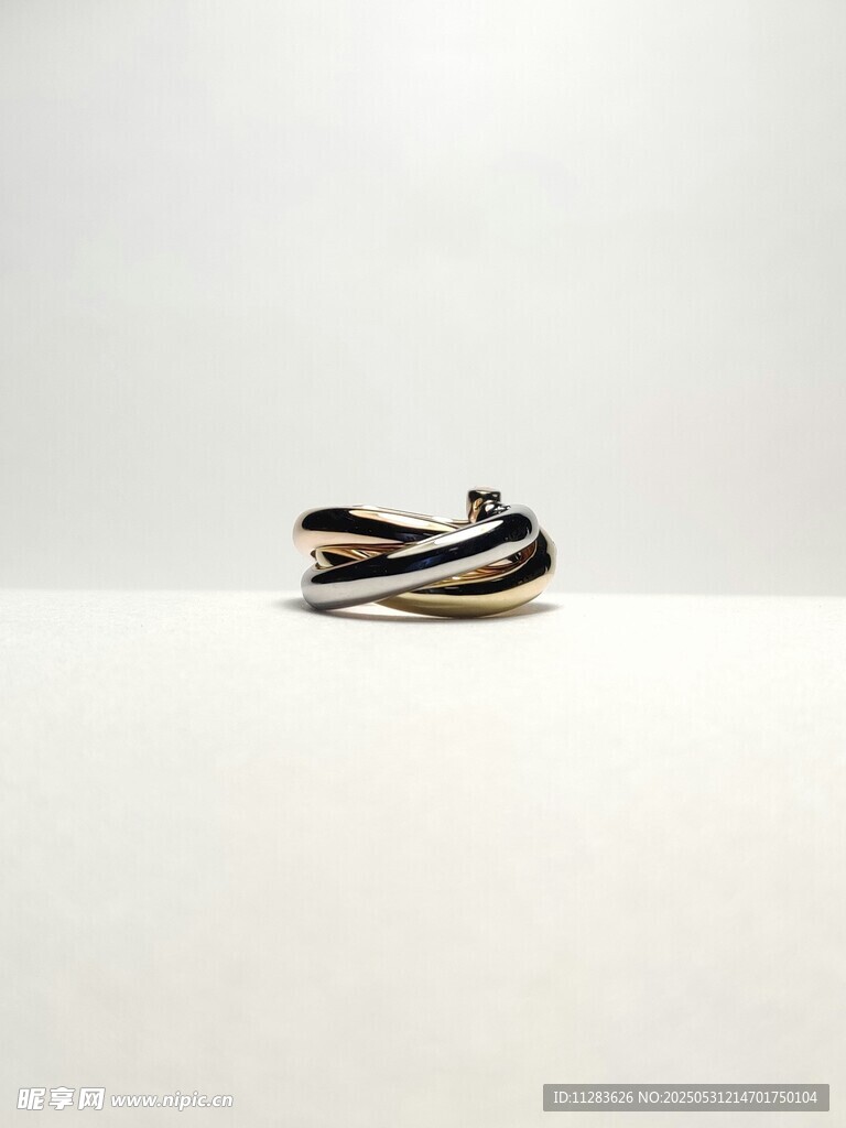 简约黑白戒指饰品展示