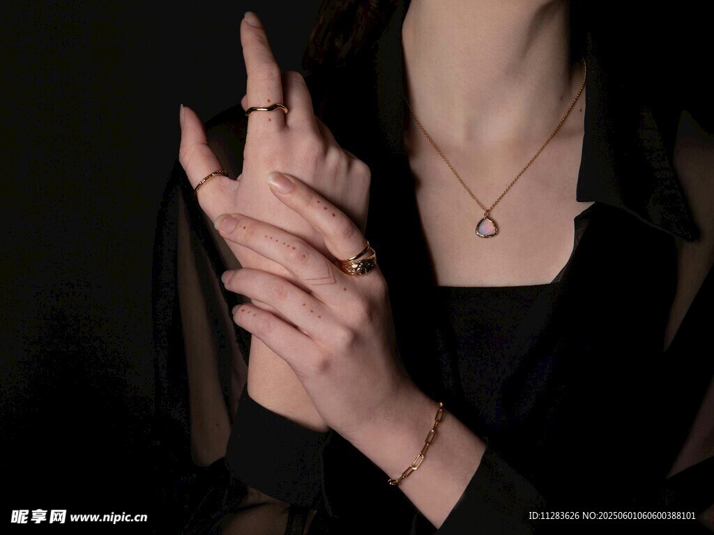 优雅手部配饰展示