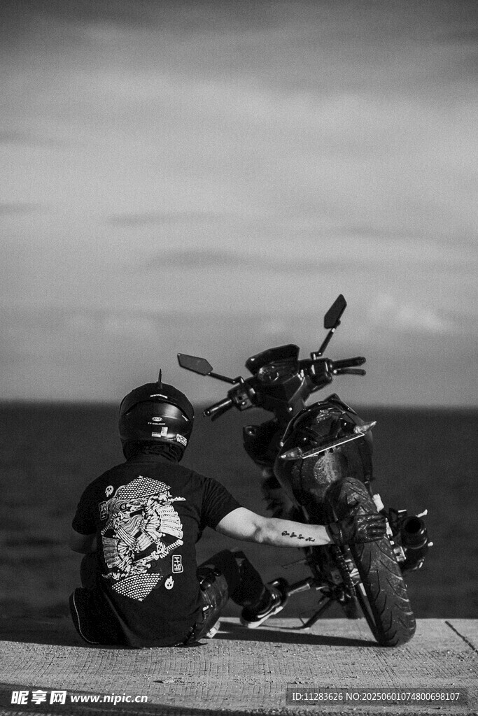 海边骑士与酷炫摩托车