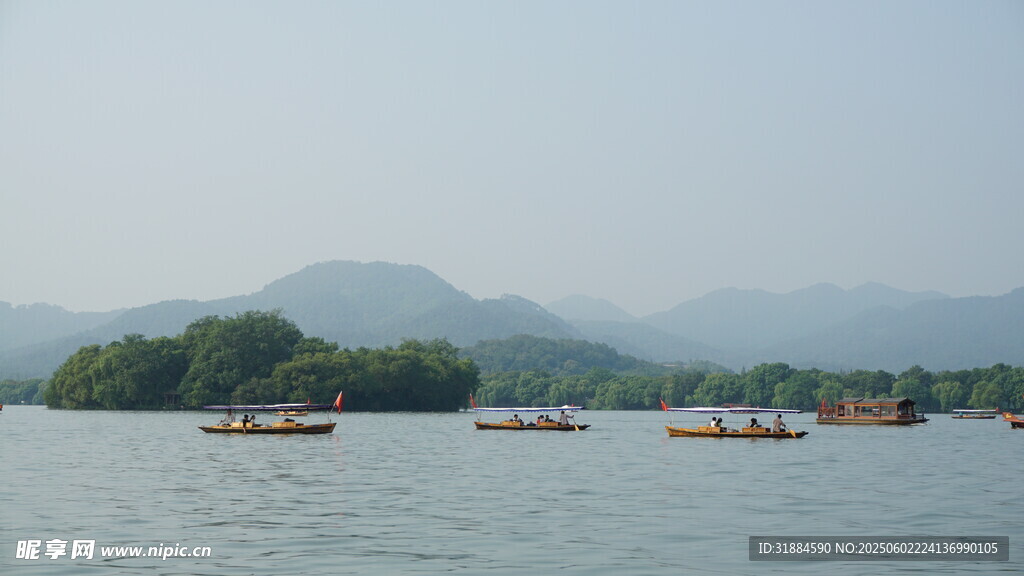 西湖泛舟美景
