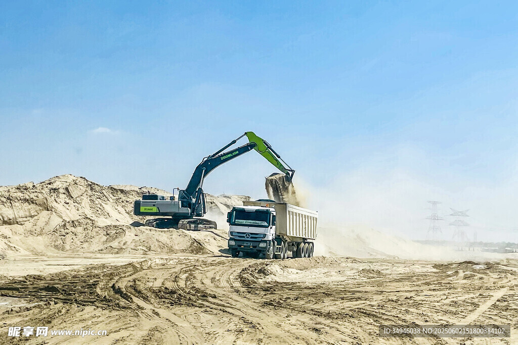 工地挖掘机作业场景
