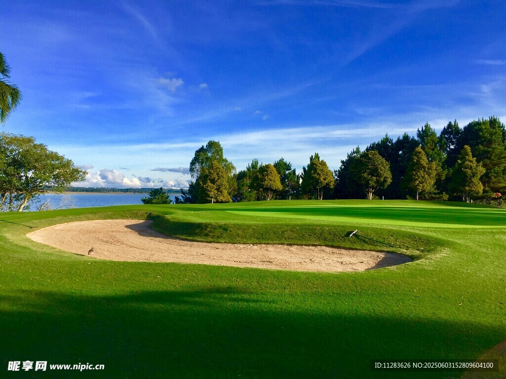 美丽高尔夫球场风光