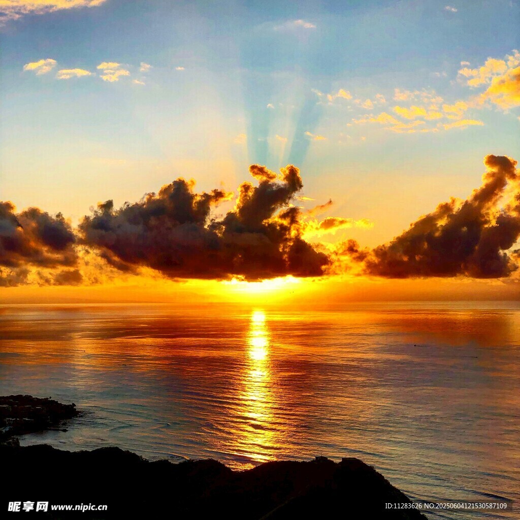 海上壮丽日出美景