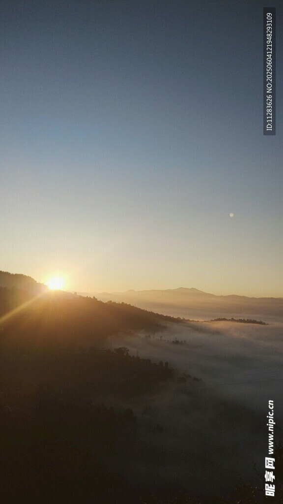 日出云海壮丽景观