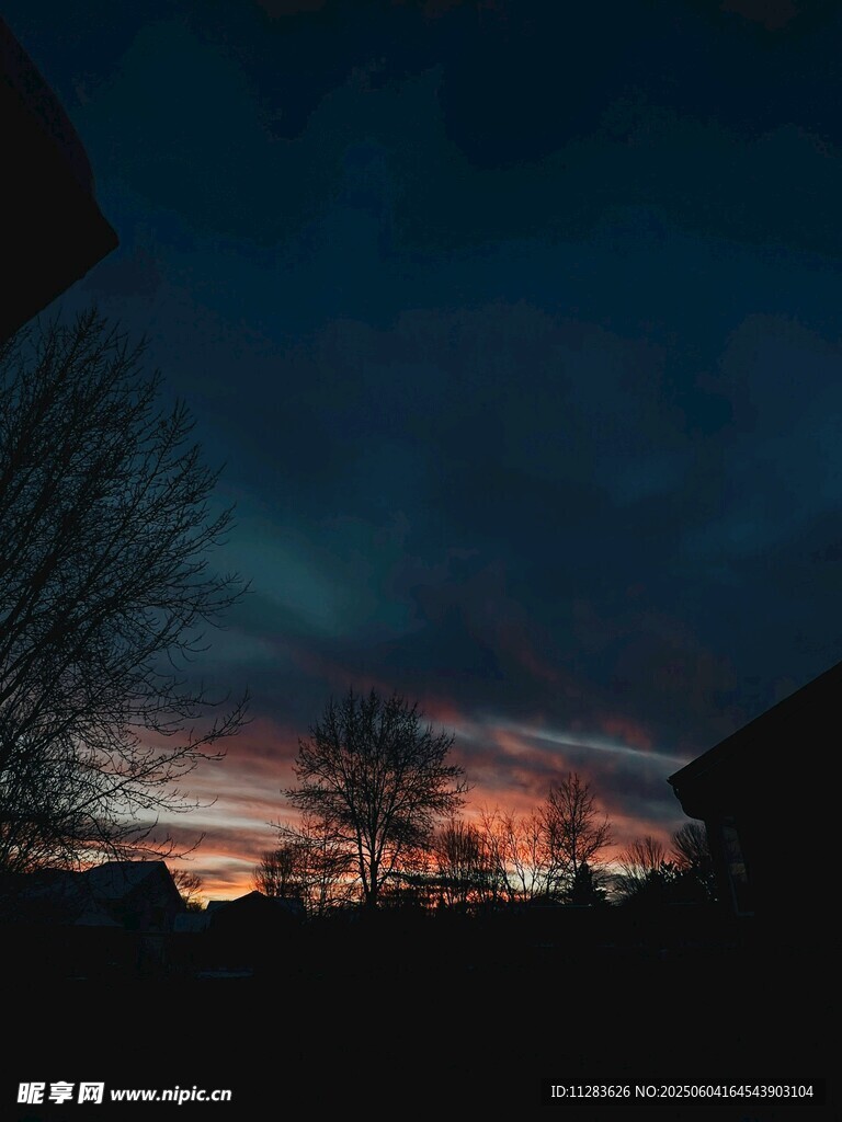 夜幕下绚烂的天空景色