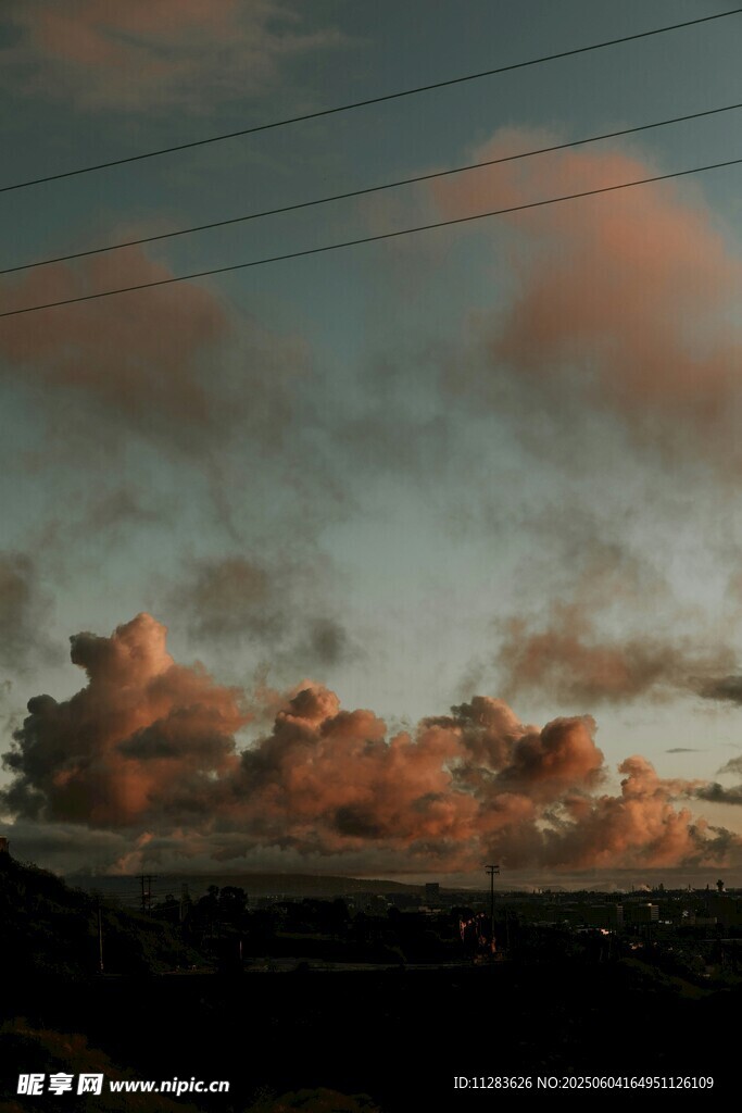 夕阳下的绚烂云彩