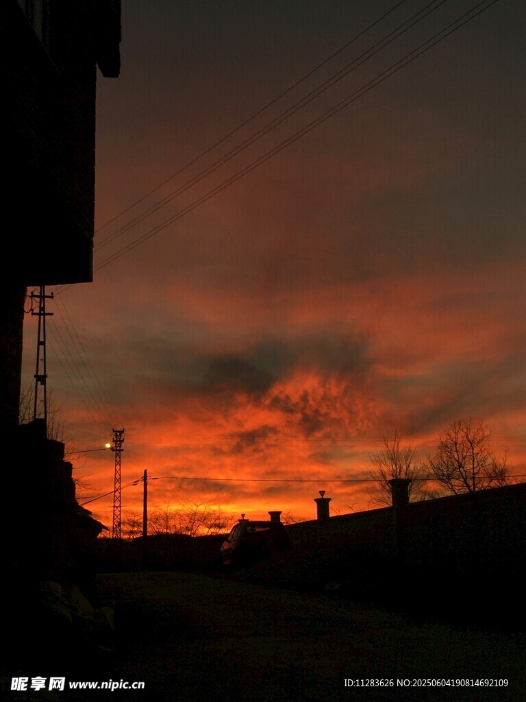 夕阳下的城市天际线美景