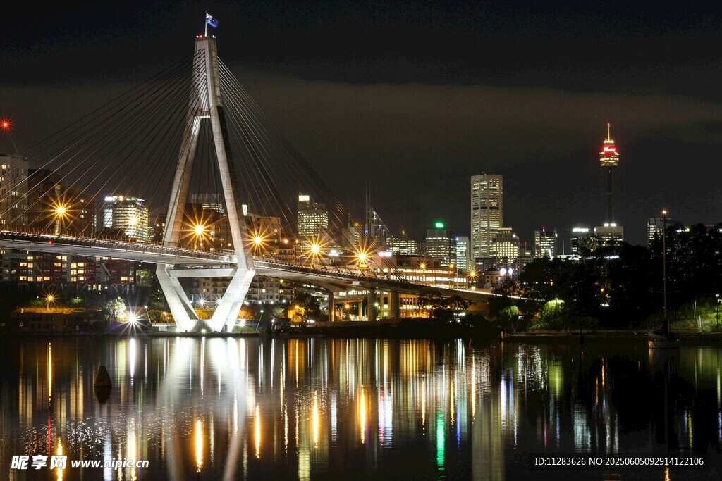 城市夜景桥梁倒影之美