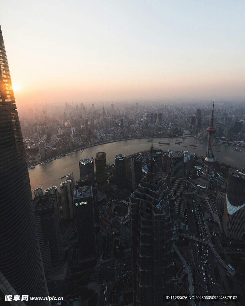 上海城市天际线日落美景