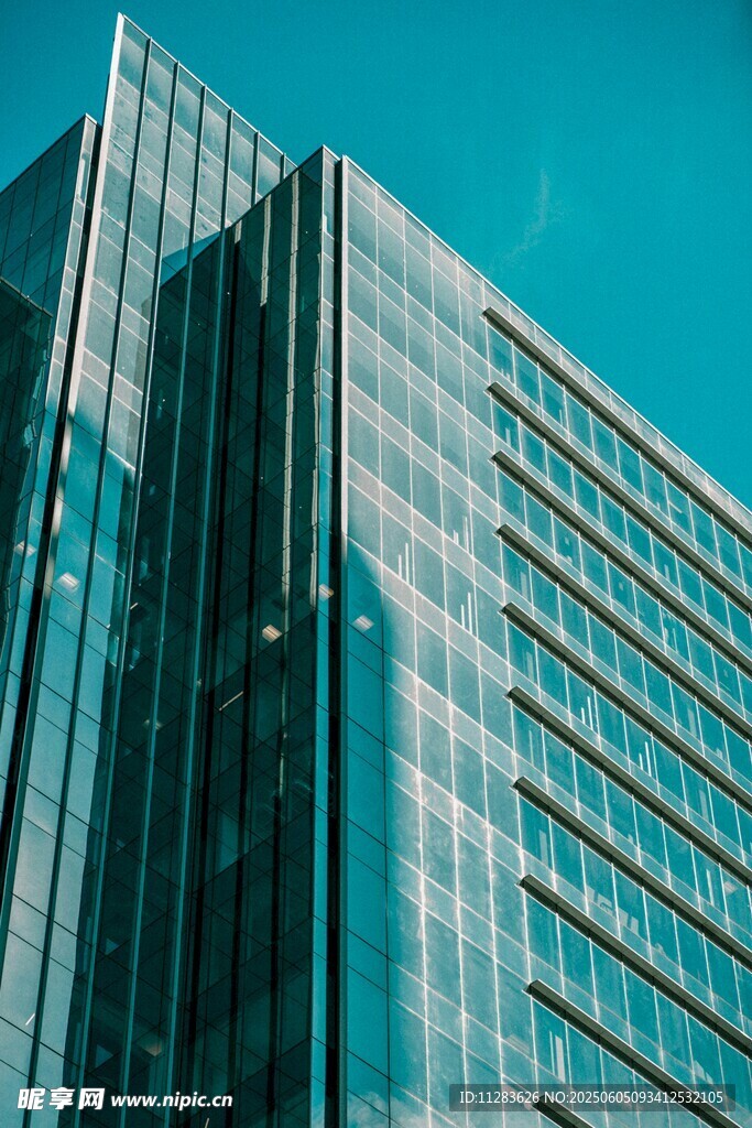 现代摩天大楼外观