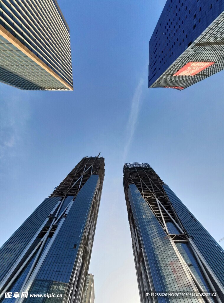 仰观都市摩天大楼
