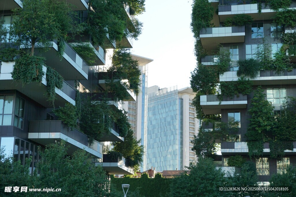 垂直绿化的现代建筑景观