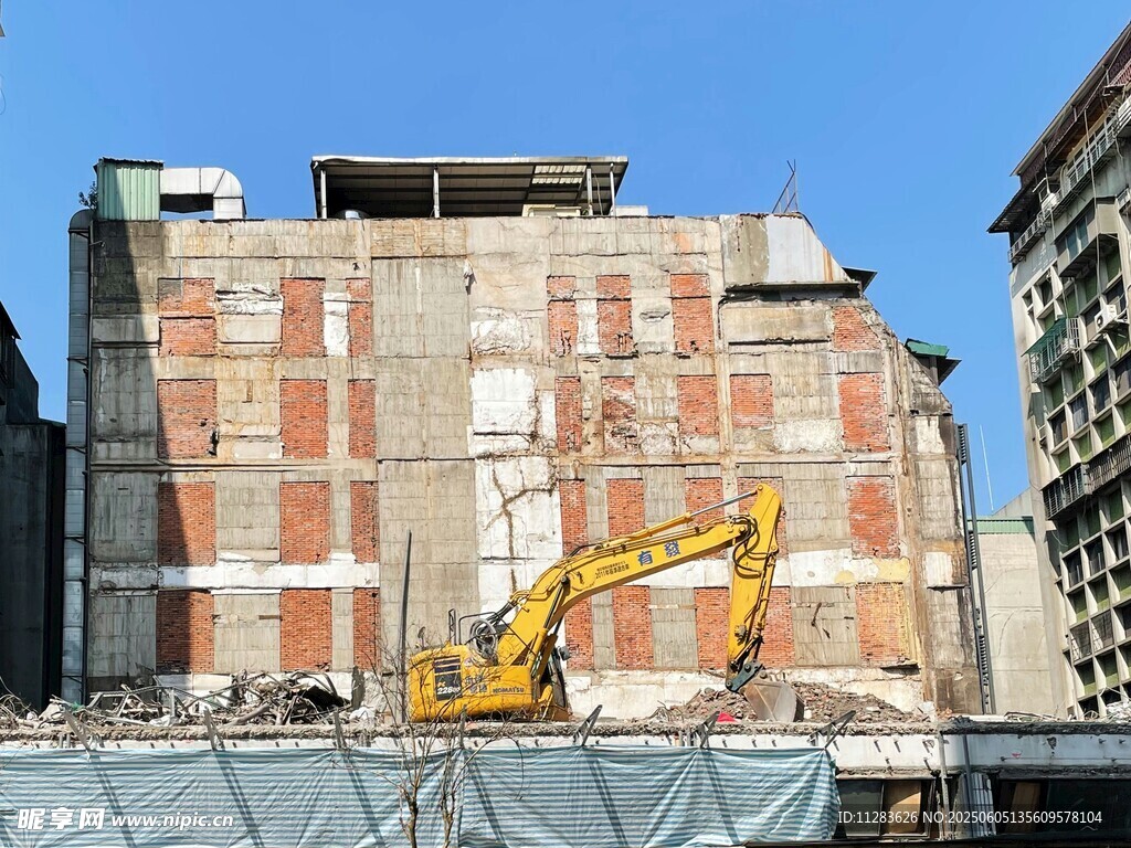 城市建筑拆除现场画面