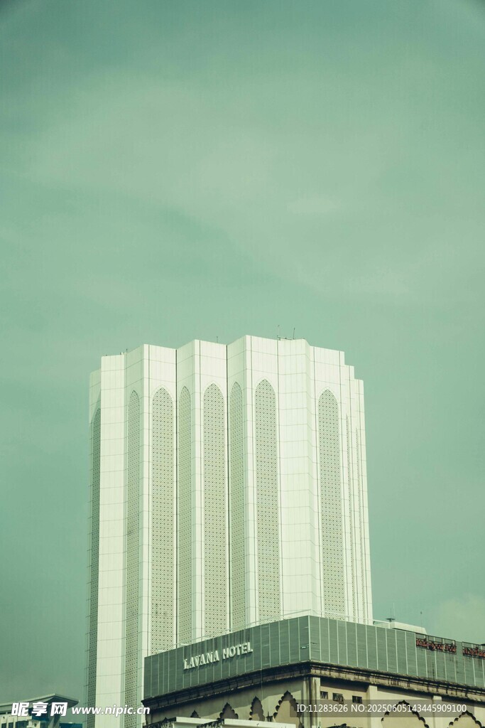 现代高楼与天空景观