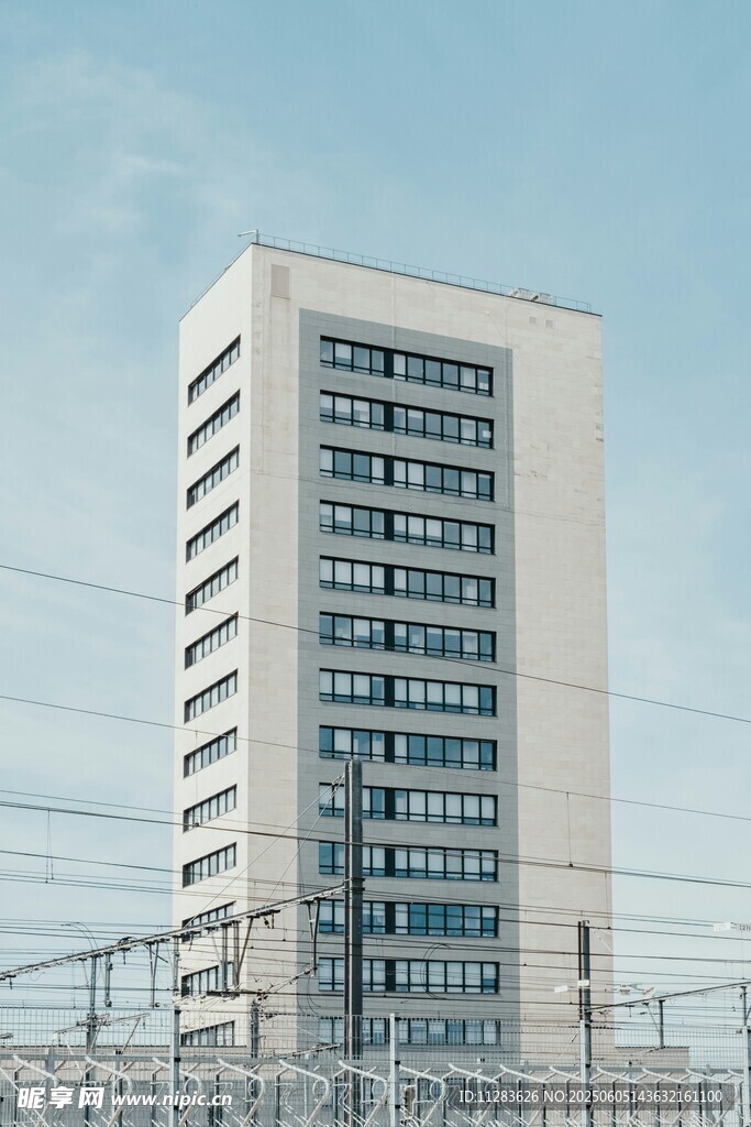 现代高层办公楼外观