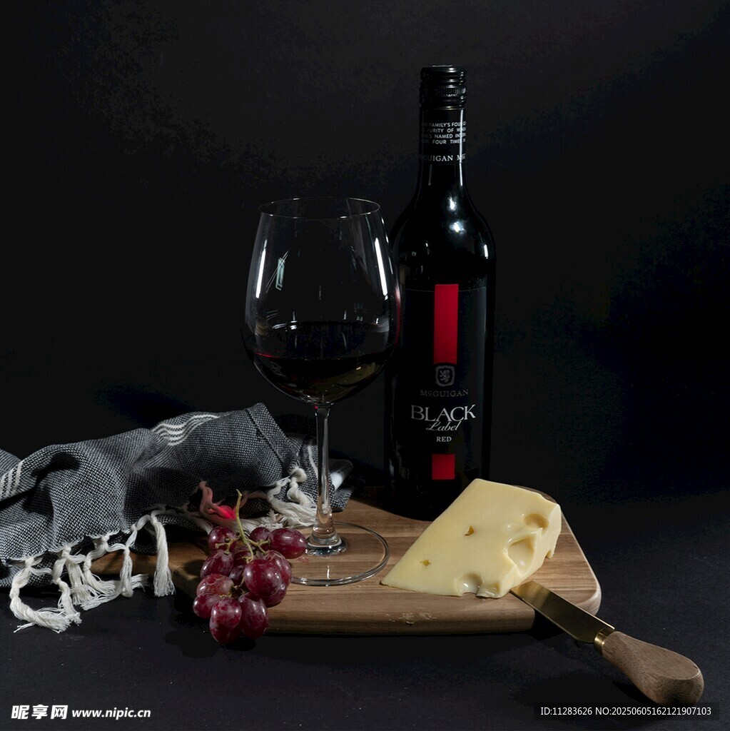 红酒奶酪美食静物组合
