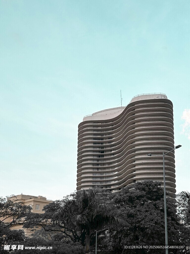 独特造型的高层建筑物