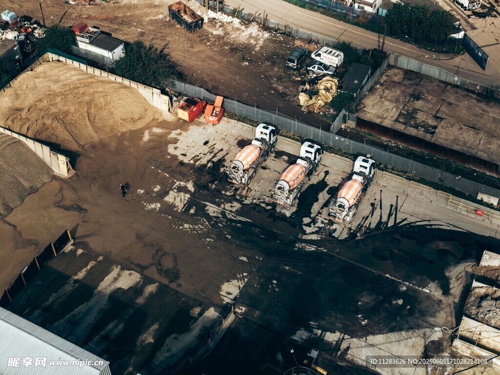 俯瞰工地施工场景