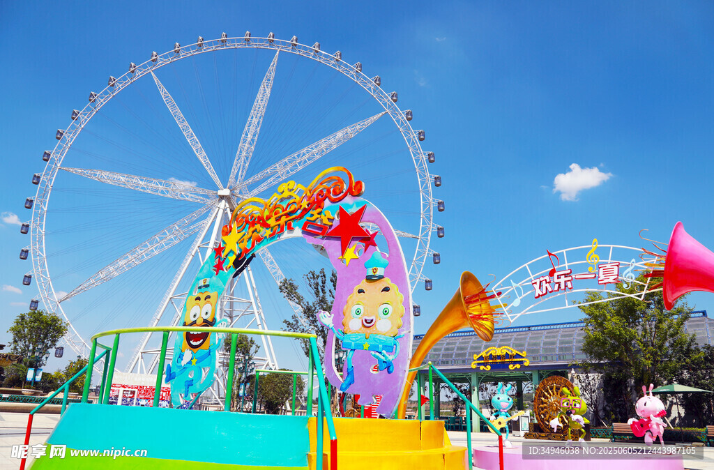 欢乐缤纷的游乐园场景