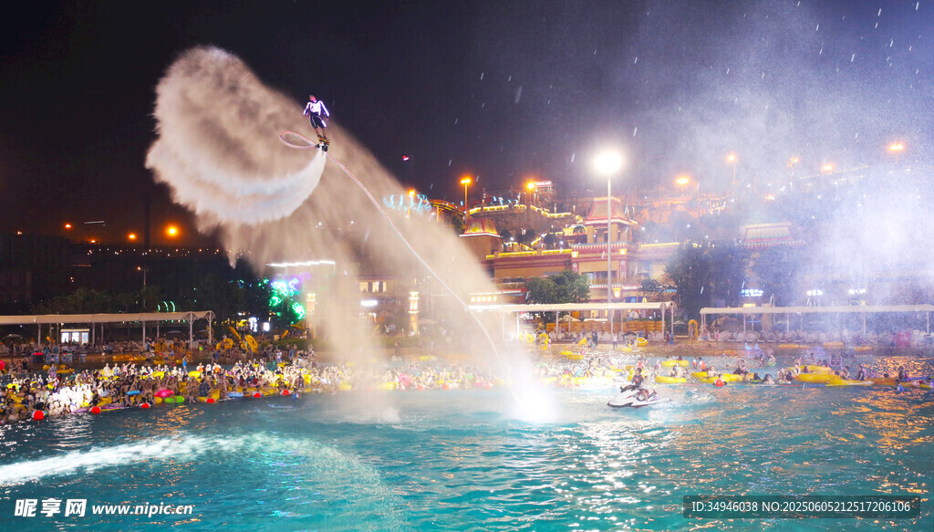 水上乐园夜间精彩表演