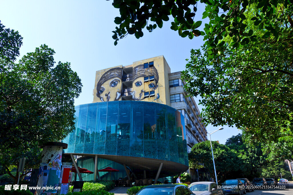 现代风格独特建筑外观