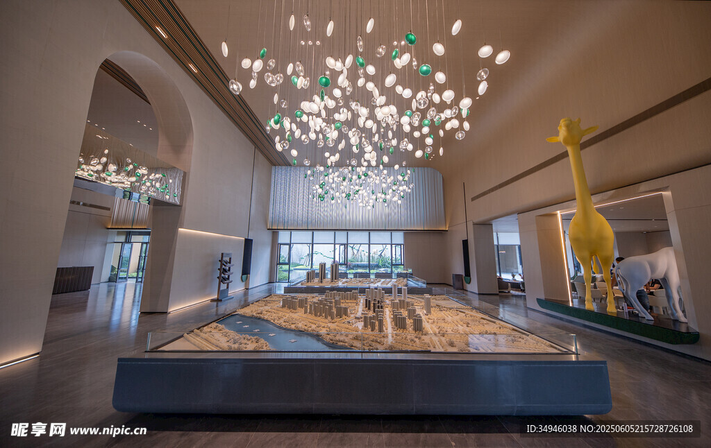 现代风格大厅内的精致模型