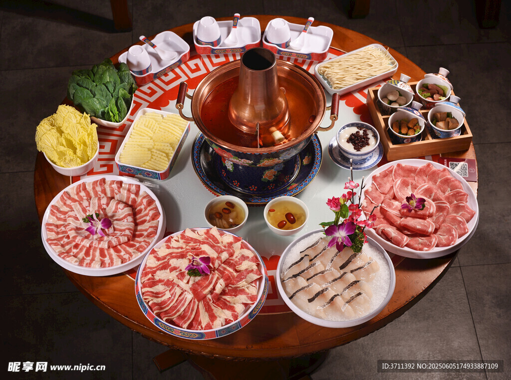 丰盛中式火锅食材拼盘