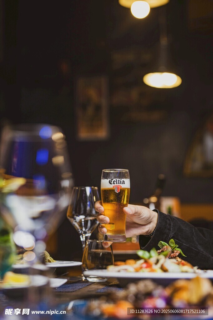 酒吧美食与精酿啤酒场景