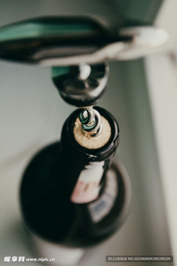 开红酒瞬间