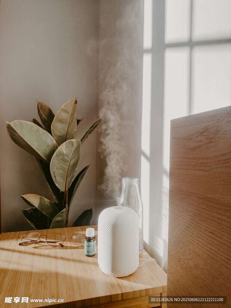 窗边简约木质桌面摆件
