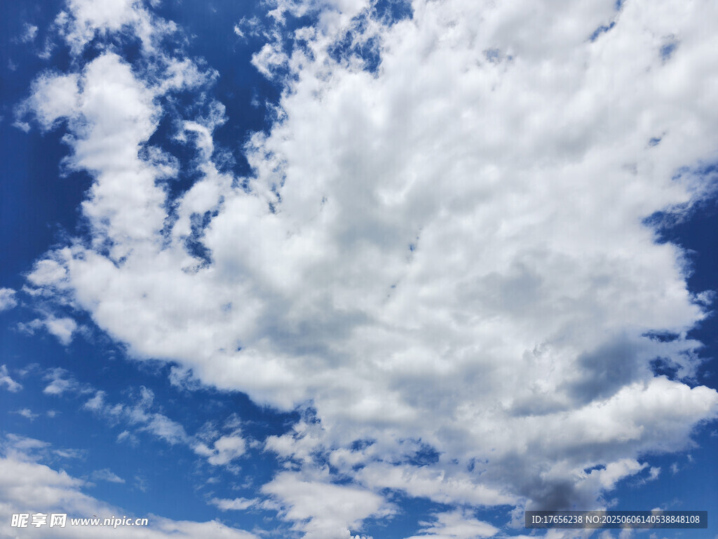 蓝天白云美景