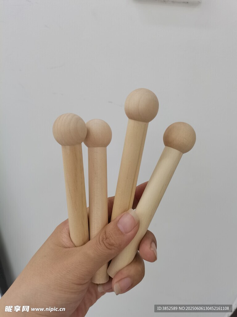 手持木质圆头棒工具