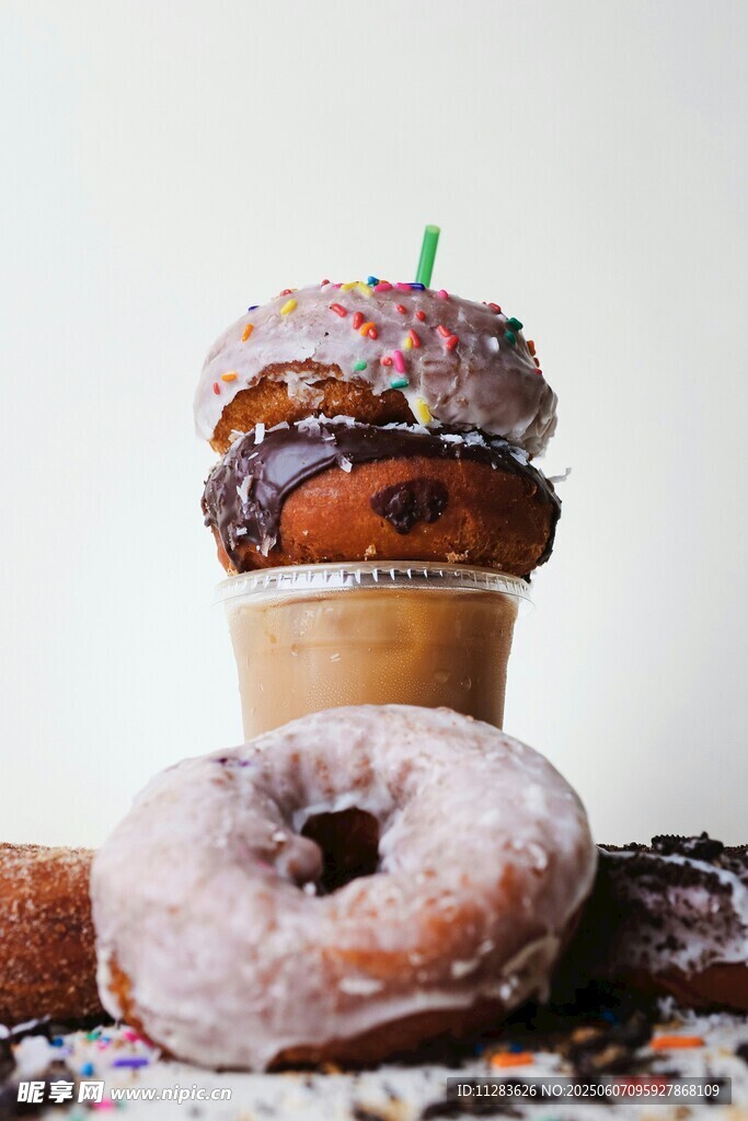 美味甜点堆叠诱人瞬间