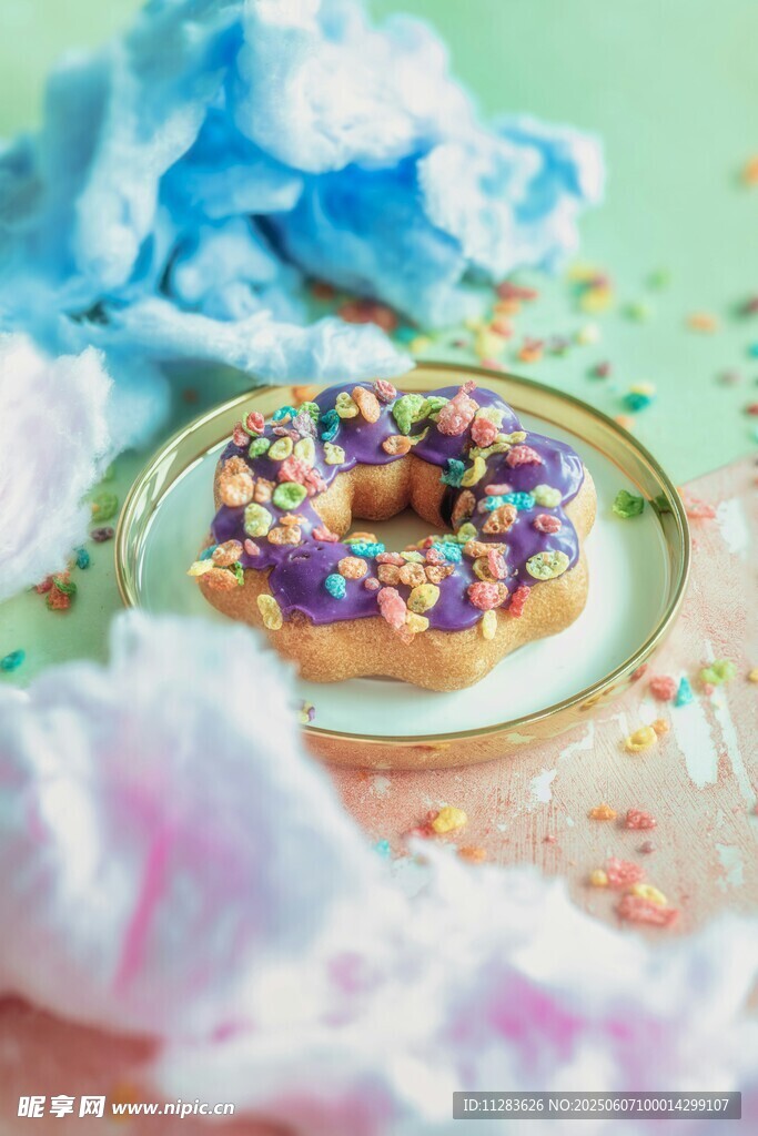 多彩糖霜饼干摆拍画面