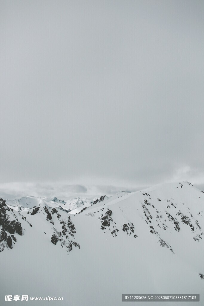 雪山远景
