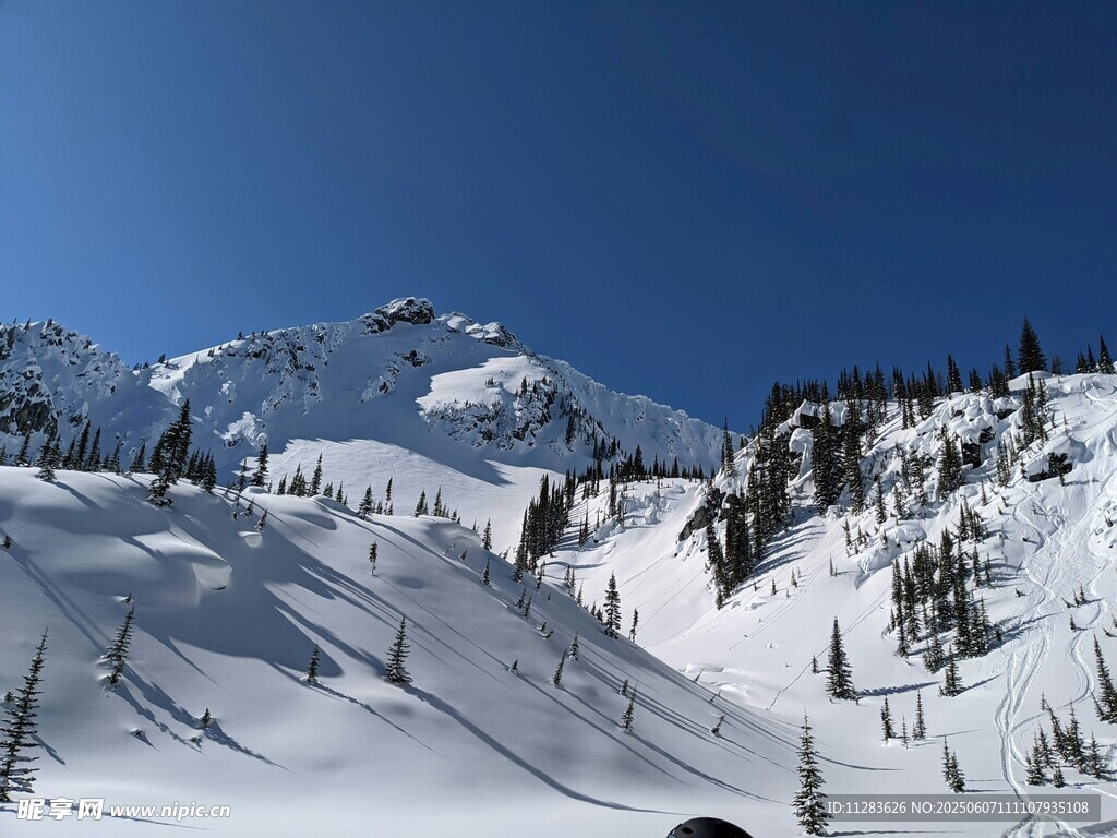 雪山壮丽风光
